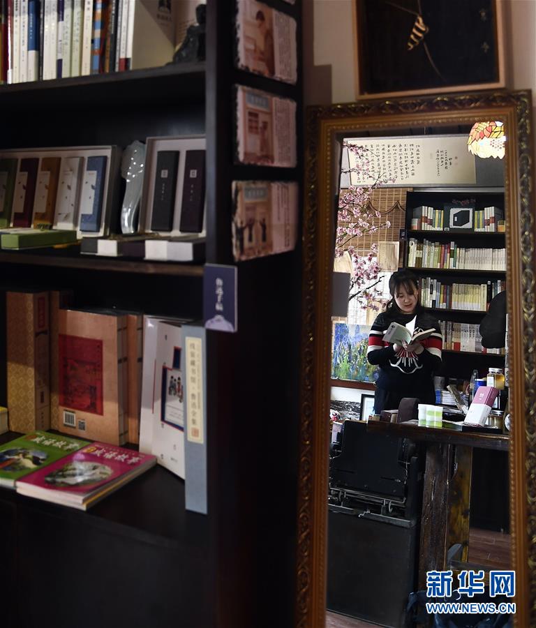 荒島書店，“創舊”老青島文化