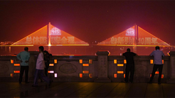 重慶涪陵：“國家安全”主題燈光展點亮兩江四岸