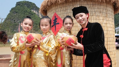 【节庆里的壮美广西】中越边民欢聚龙州共庆“春龙节”