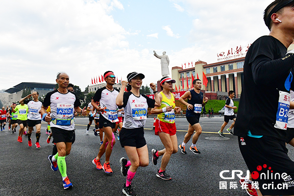 【供稿待审】四川丨运动新成都   跑向大满贯2019东风日产成都马拉松今日开跑（生态进行时）