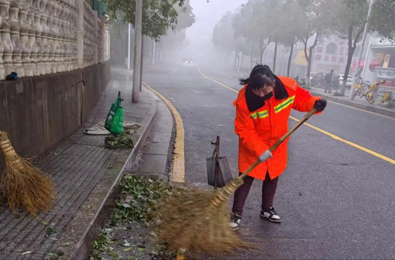 環衛女工黃新生的文學夢:書中尋夢,筆下生花_fororder_微信圖片_20240418162606