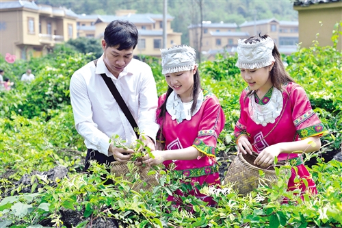 立下愚公移山志 打好脱贫攻坚战