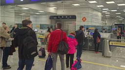郑州边检站高效保障卢森堡航线免签旅客顺畅通关