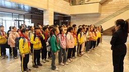 龙井实验小学师生参观延吉市历史文化博物馆 开启文化之旅
