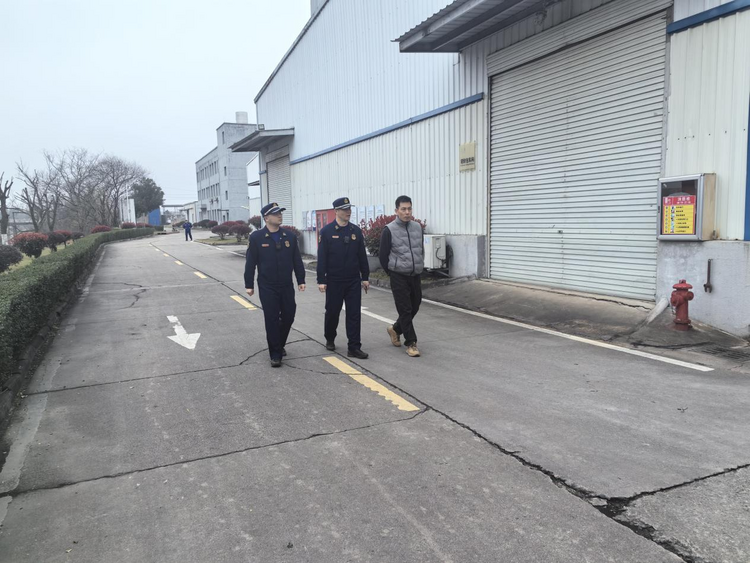 贛州市寧都縣消防救援大隊深入工業園企業開展消防安全檢查_fororder_11