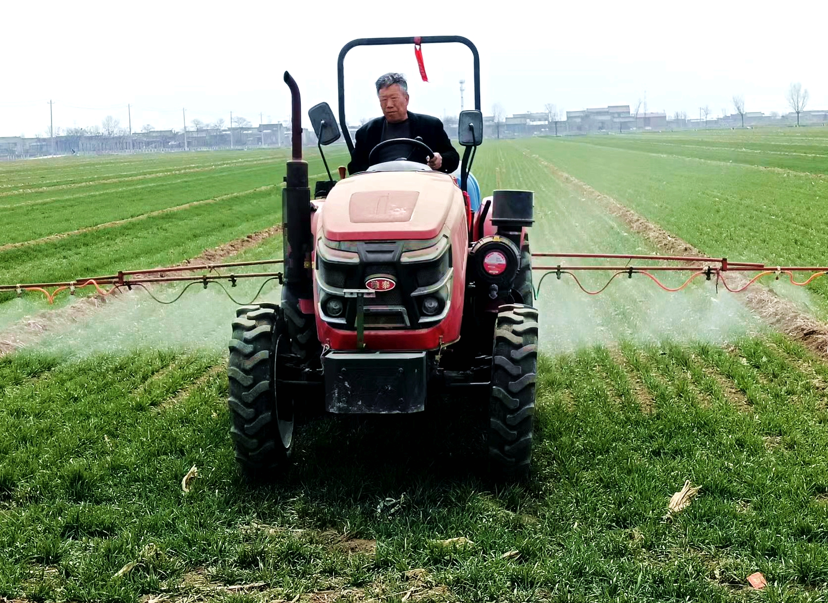 渭南市臨渭區:田間地頭涌春潮 奏響春耕“交響曲”_fororder_圖片1