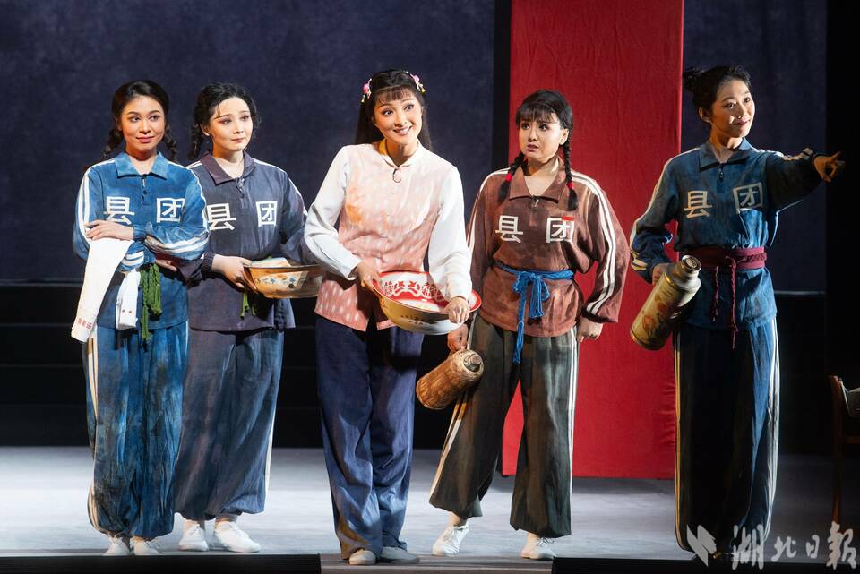 武漢“戲碼頭”戲曲藝術展在武漢劇院開幕