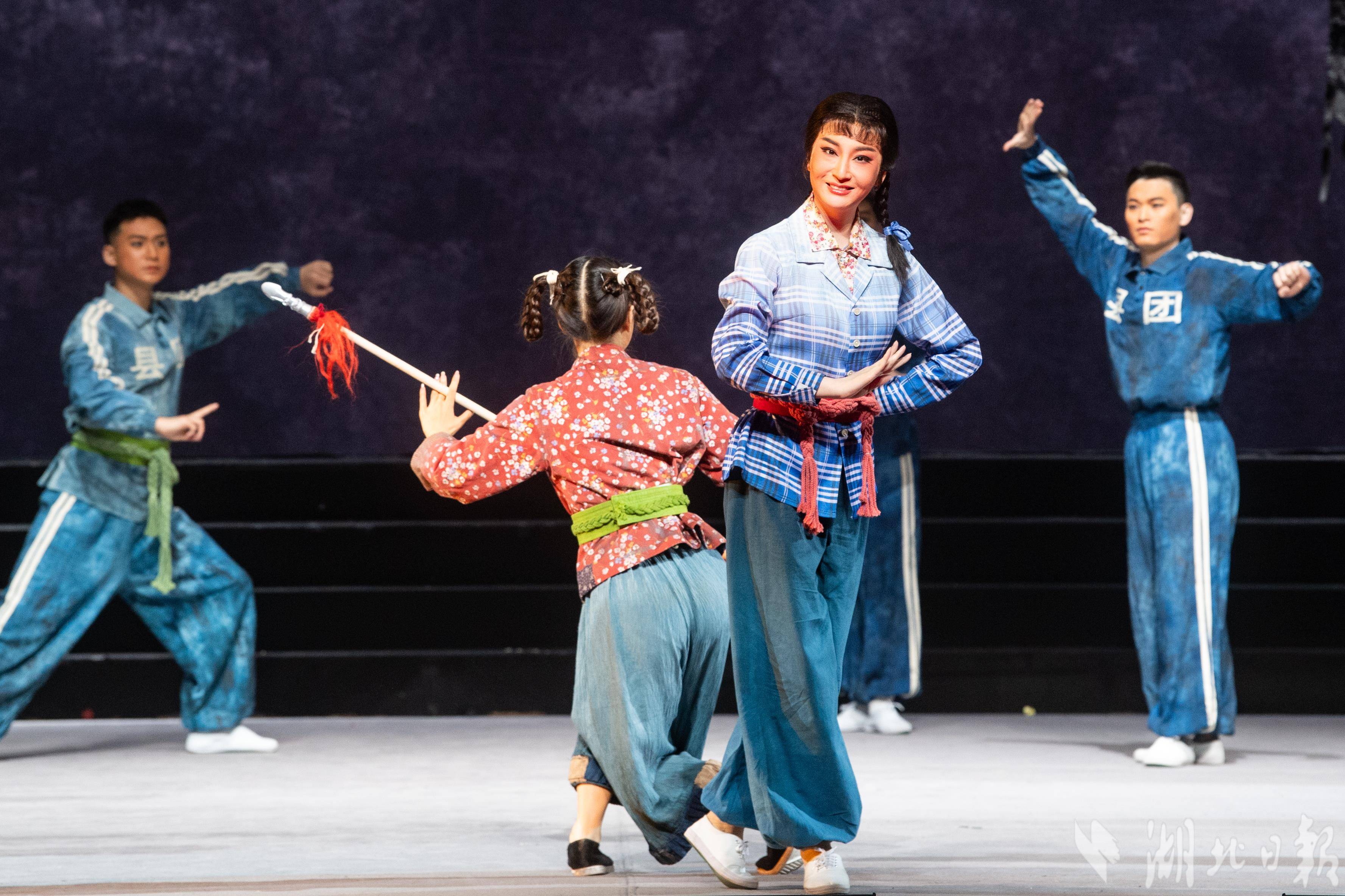 武汉“戏码头”戏曲艺术展在武汉剧院开幕