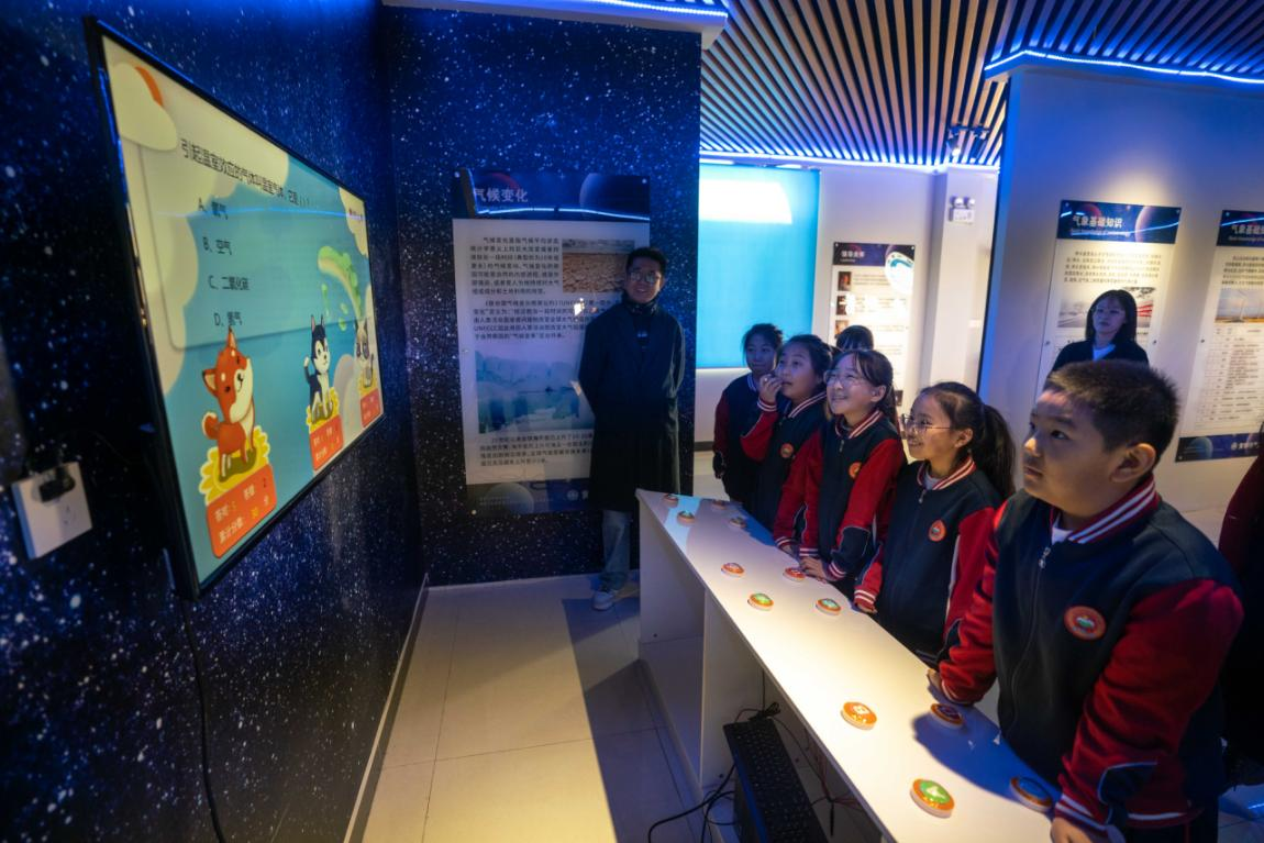 河北黄骅：参观气象科普馆 提升防灾减灾意识与紧急避险能力_fororder_图片 2