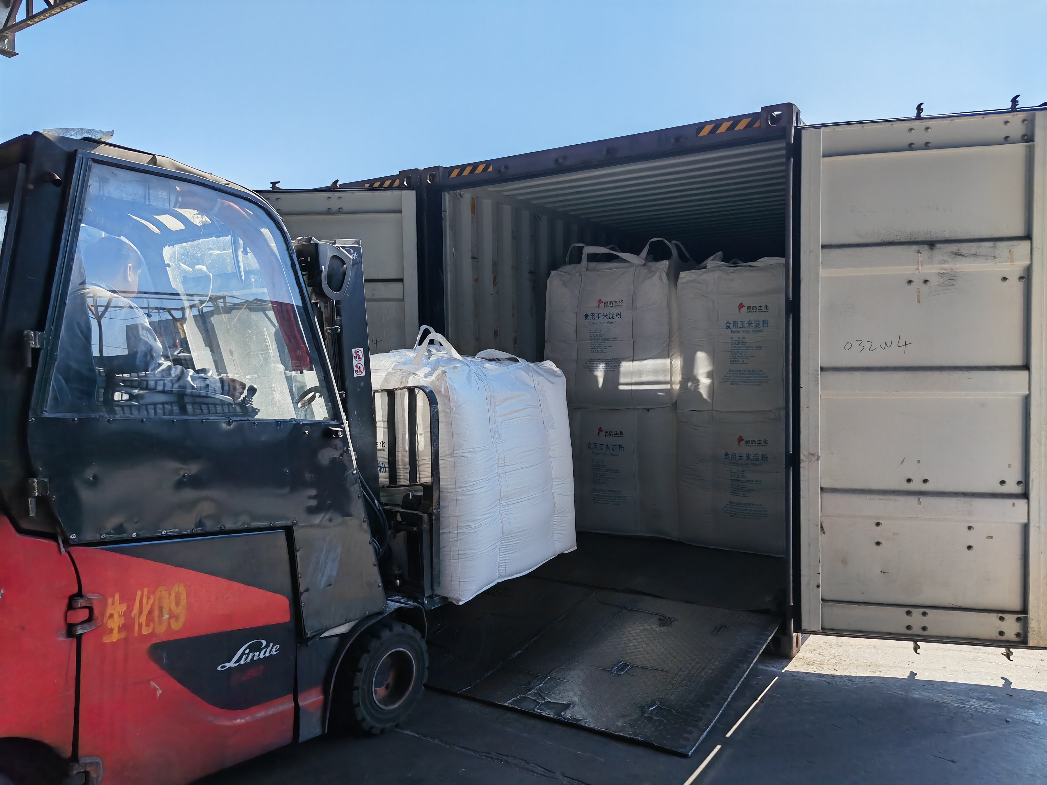 東北地區首趟“一單制”鐵海快線班列開行_fororder_IMG_1748