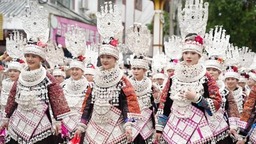 贵州台江：万名苗族同胞盛装游演 尽展民俗文化自信
