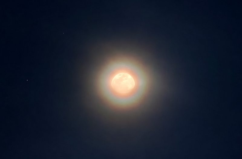 凉山州会东县出现“月晕”奇观​​_fororder_IMG_20240321_195835