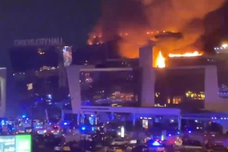 俄罗斯莫斯科近郊遭恐袭音乐厅建筑过火面积已达约1.3万平方米