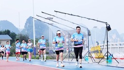 2024武宣半馬開跑 五千名選手用腳步丈量“仙城”之美