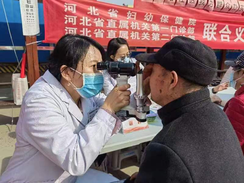 石家庄市新华区：公益大集进社区 贴心服务暖人心_fororder_图片 2