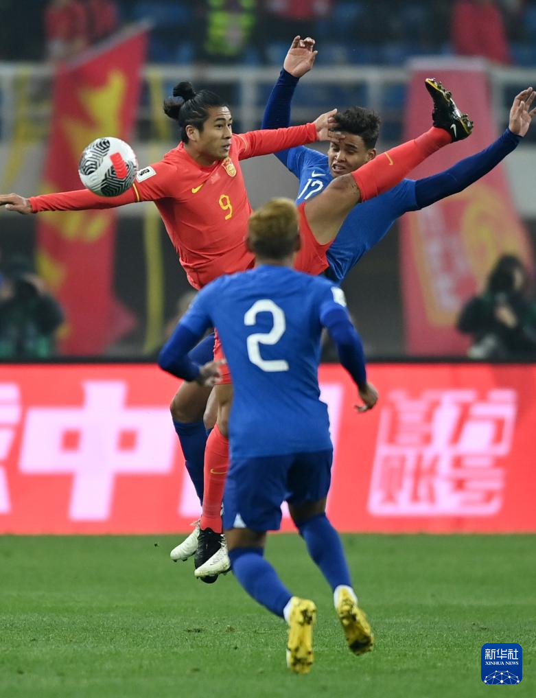 足球世预赛：中国队4比1战胜新加坡队
