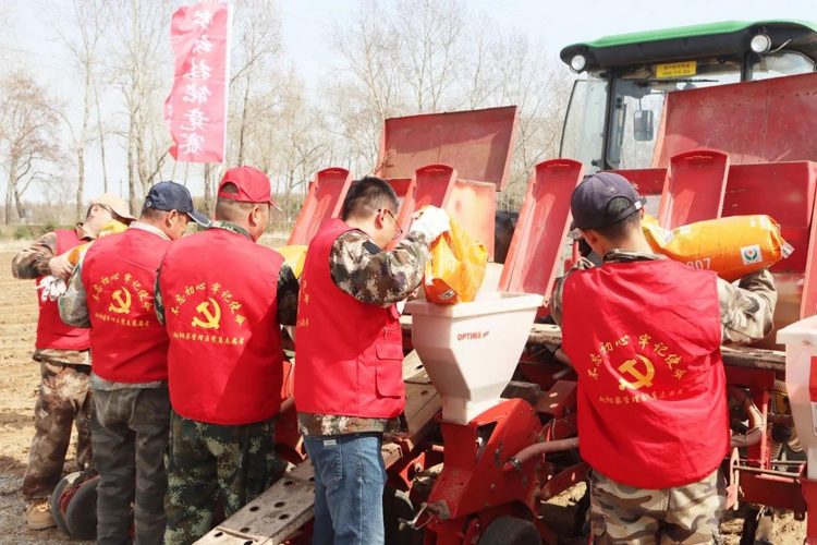 北大荒集團名山農場有限公司：春耕生産中鮮艷的“一抹紅”_fororder_圖片3