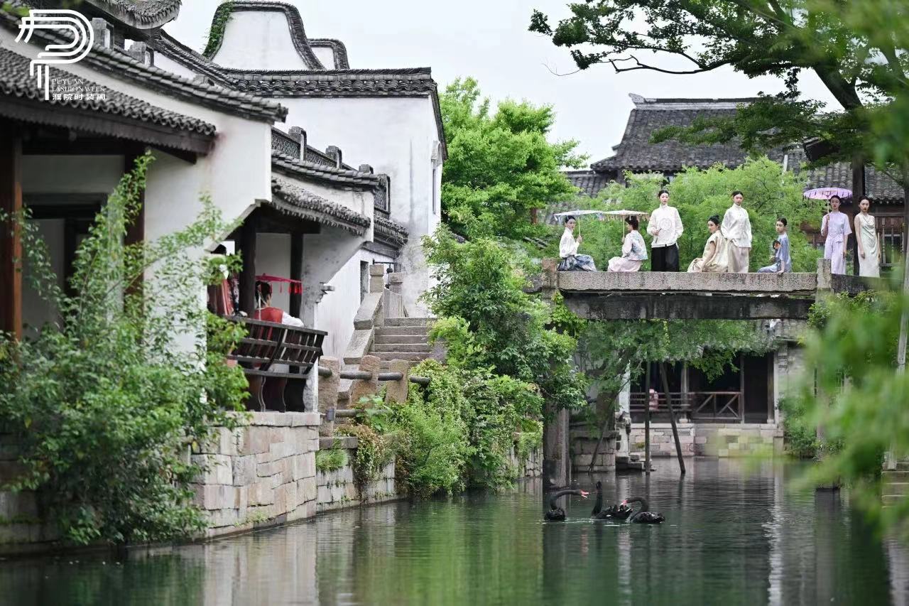 濮院时装周：万锦堂濮绸“花朝”新中式服装秀举行_fororder_微信图片_20240427144905