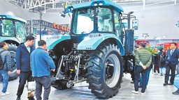 2024全国农业机械展览会在驻马店开幕 农机“大块头”长出“智慧脑”