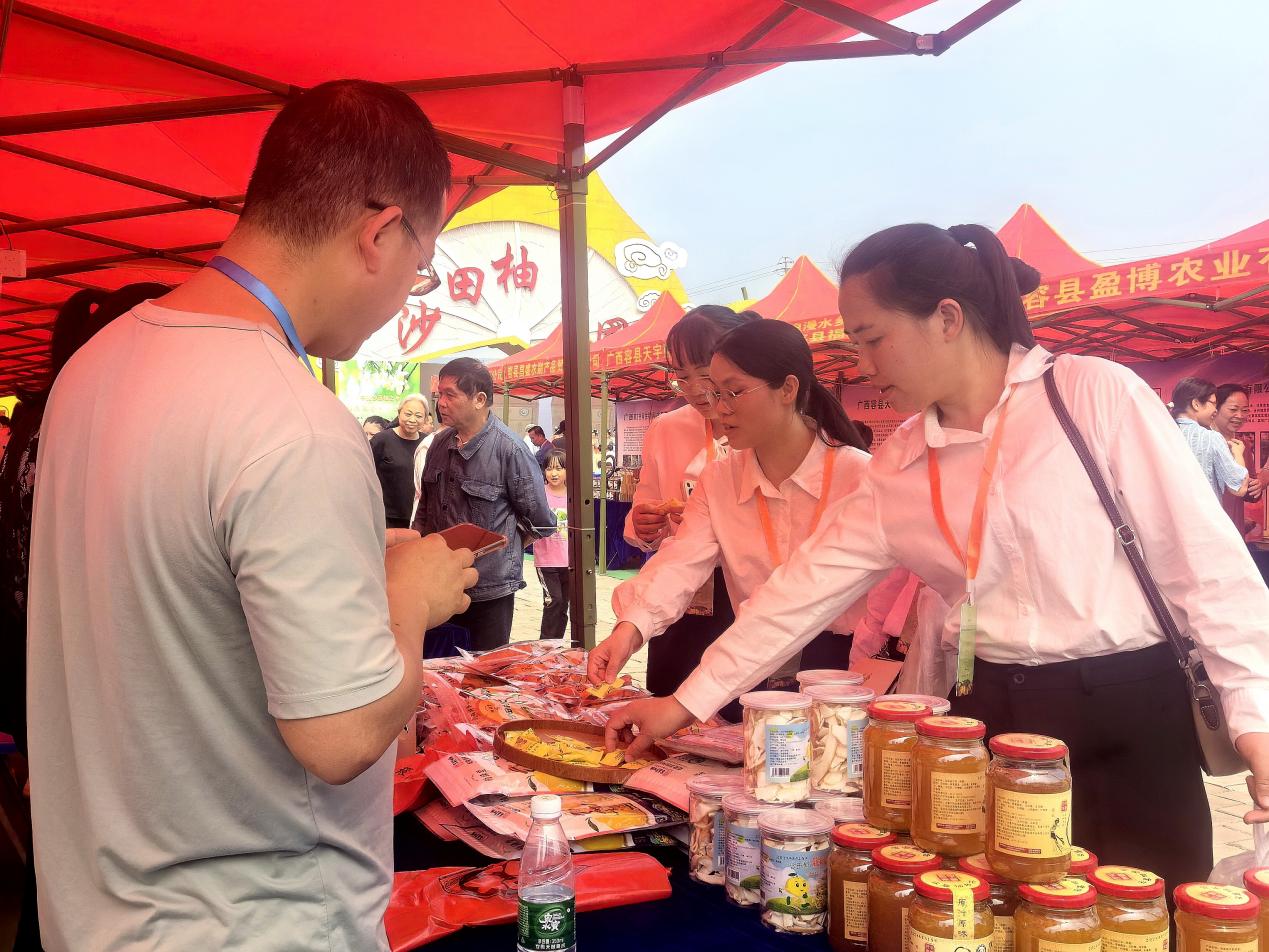 廣西容縣舉行農産品産銷對接暨柚花文化旅遊活動_fororder_20240330_105927