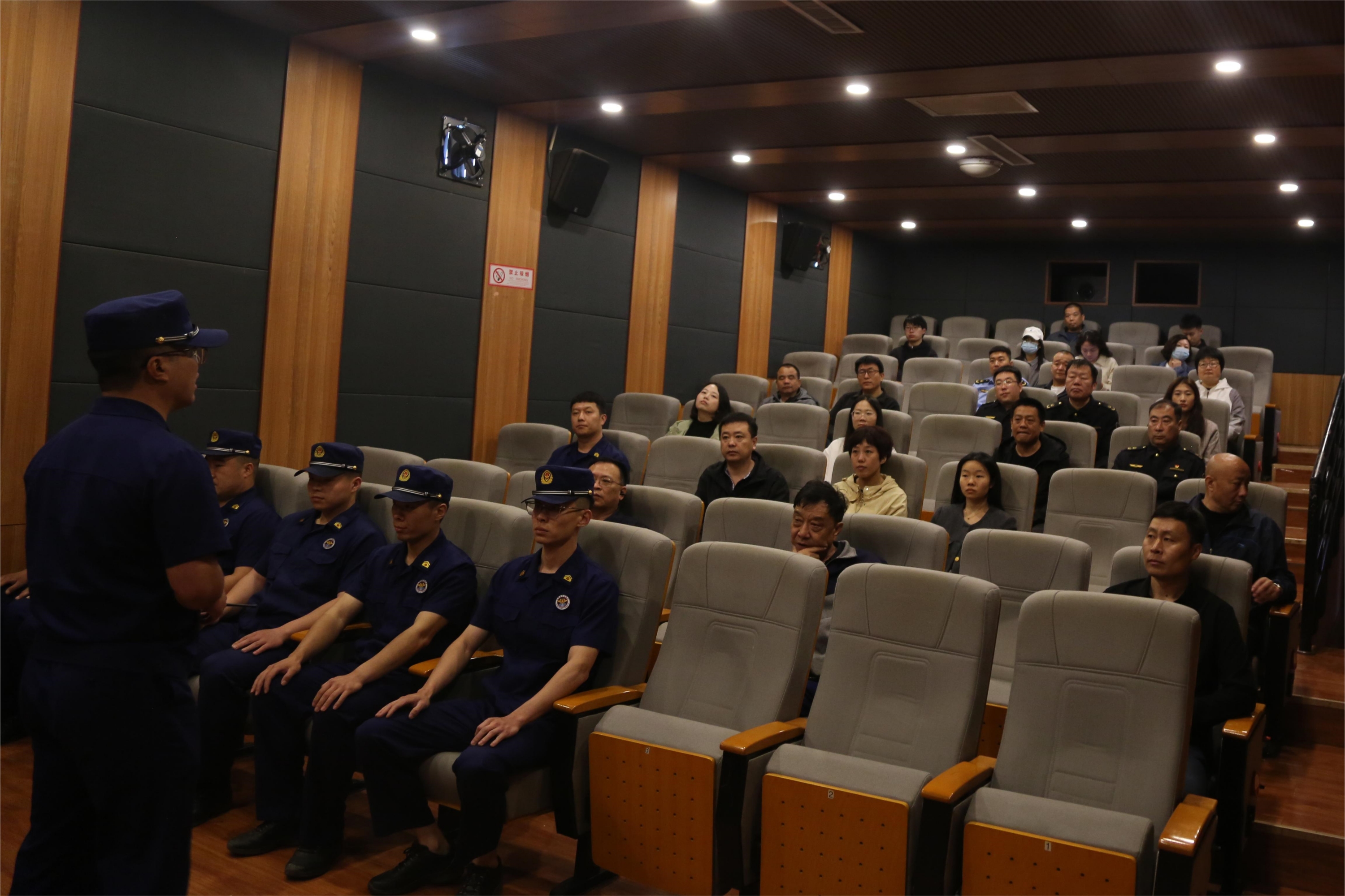 河北定興:安全檢查係民生 “掃黃打非”同步行_fororder_004