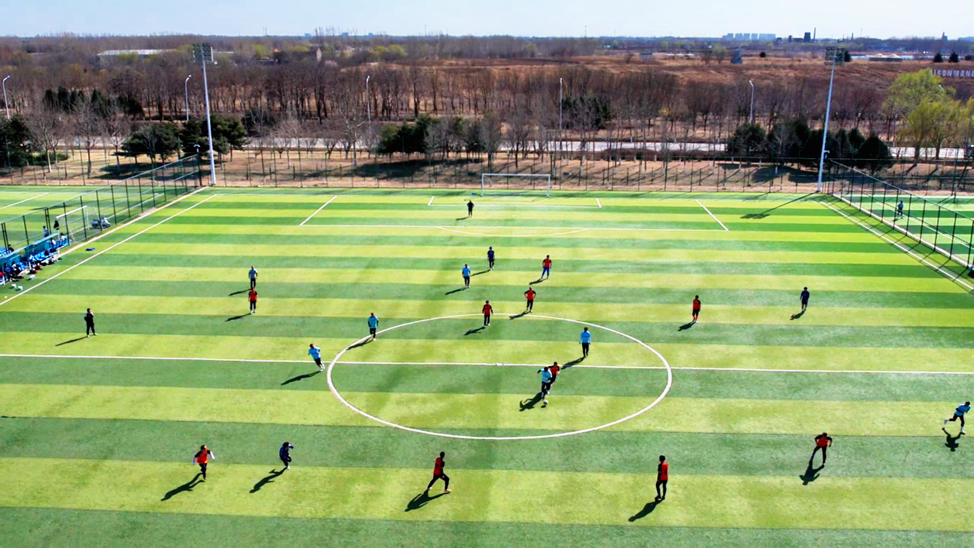 路北区幸福之星杯足球锦标赛激情开赛_fororder_图为路北区幸福之星杯足球锦标赛现场 克成帅 摄