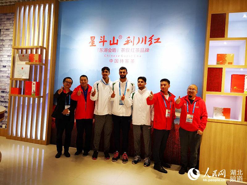 第七届军运会圆满落幕 各国运动员带上中国茶文化和友谊回家