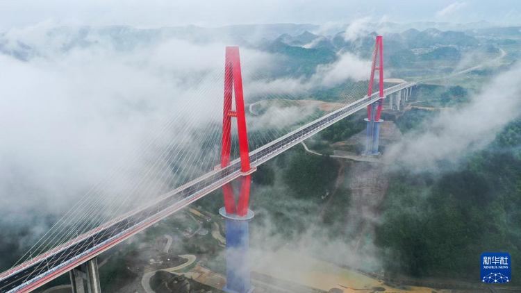 貴州龍裏河大橋建成通車