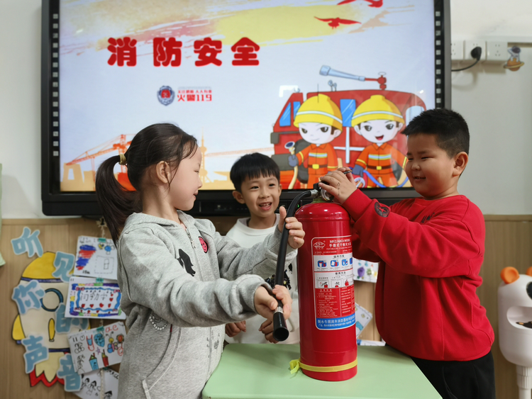 石家莊市新華區:消防培訓進校園 實際演練築平安_fororder_圖片 2