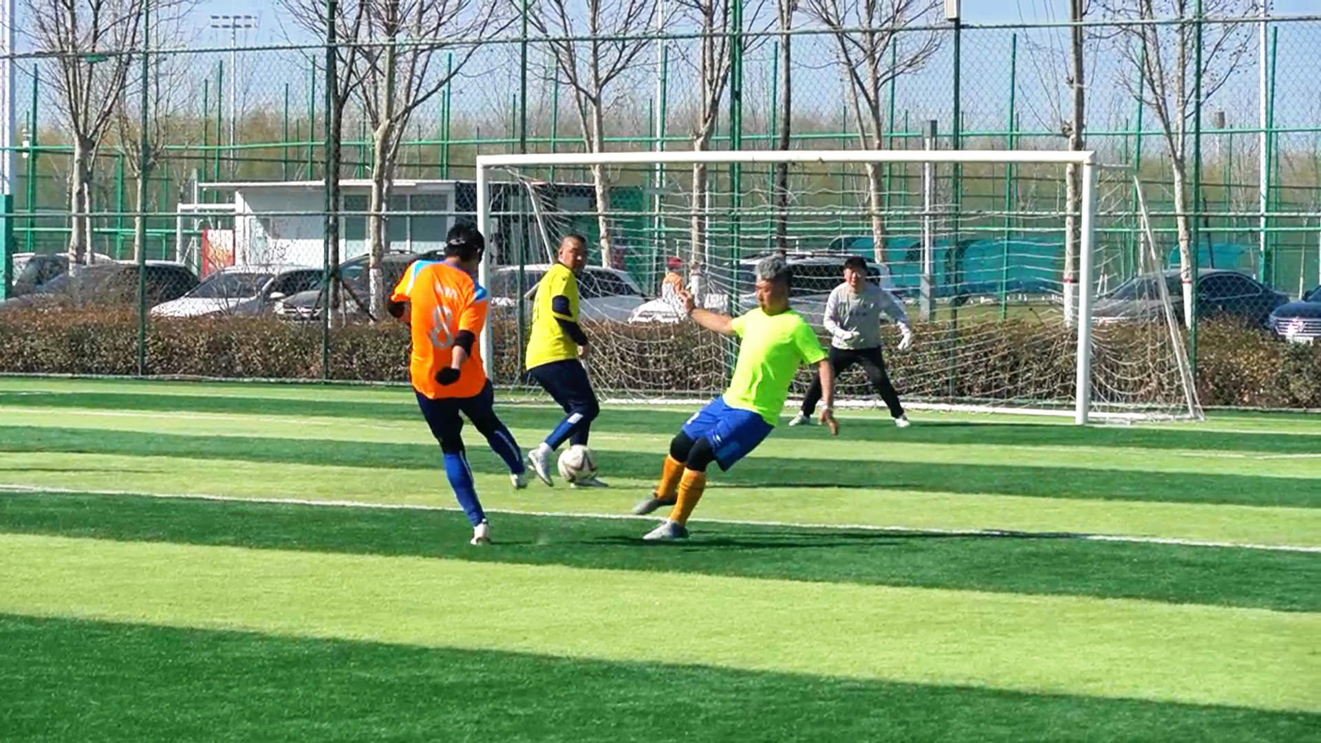 路北区幸福之星杯足球锦标赛激情开赛_fororder_图为路北区幸福之星杯足球锦标赛现场 克成帅 摄 (3)