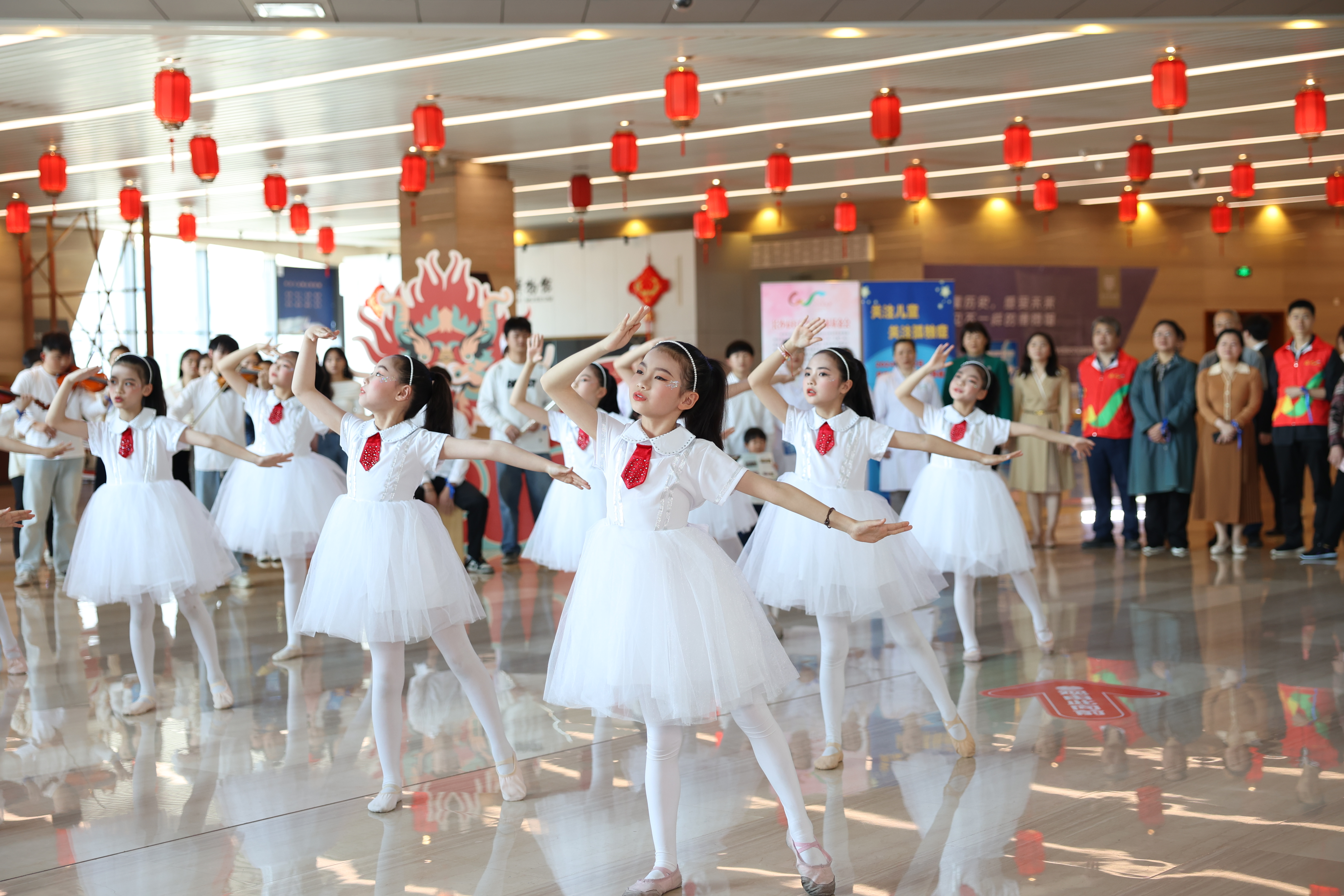 愛心快閃亮相長沙，照亮“星星孩子”的世界_fororder_圖片1