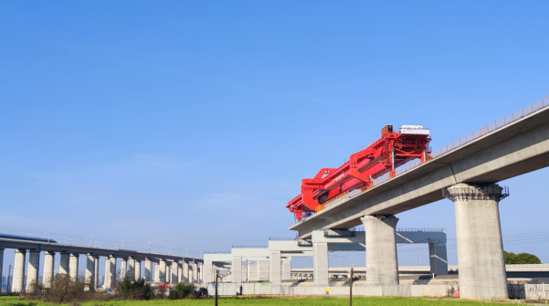 中铁二局昌九高铁抚河特大桥上跨杭昌高铁南昌东枢纽箱梁架设Ⅱ级封锁施工圆满完成_fororder_图片27