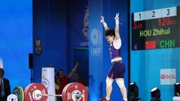侯志慧创造女子49公斤级别抓举新世界纪录