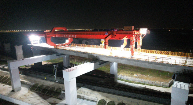 中铁二局昌九高铁抚河特大桥上跨杭昌高铁南昌东枢纽箱梁架设Ⅱ级封锁施工圆满完成_fororder_图片26