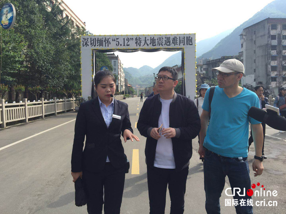 参观完地震旧址，稍后前方记者将带大家一起去5•12汶川特大地震纪念馆看一看。_fororder_4 拷贝