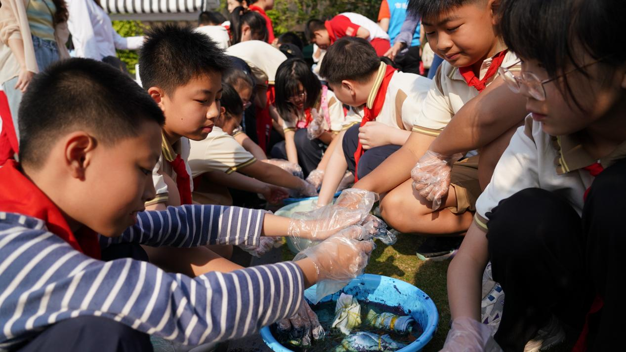 体验非遗扎染工艺 遇见“布”一样的精彩_fororder_图片12