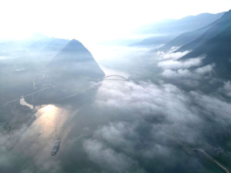 重庆巫山：初夏云海 壮美如画