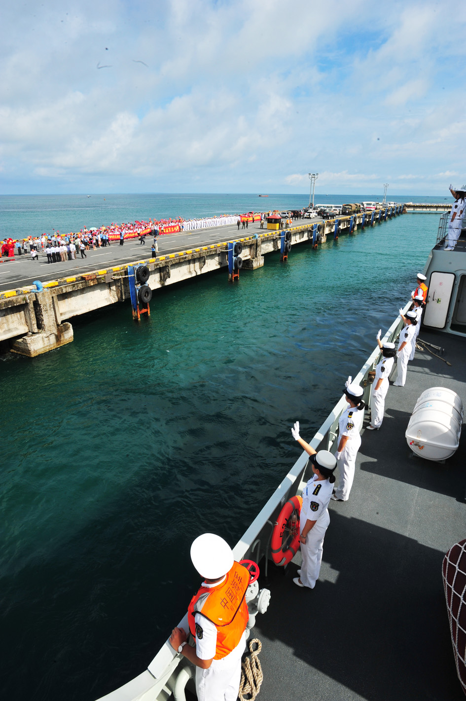 編隊官兵代表將參觀柬海軍雲壤基地,並與當地學校開展聯誼活動