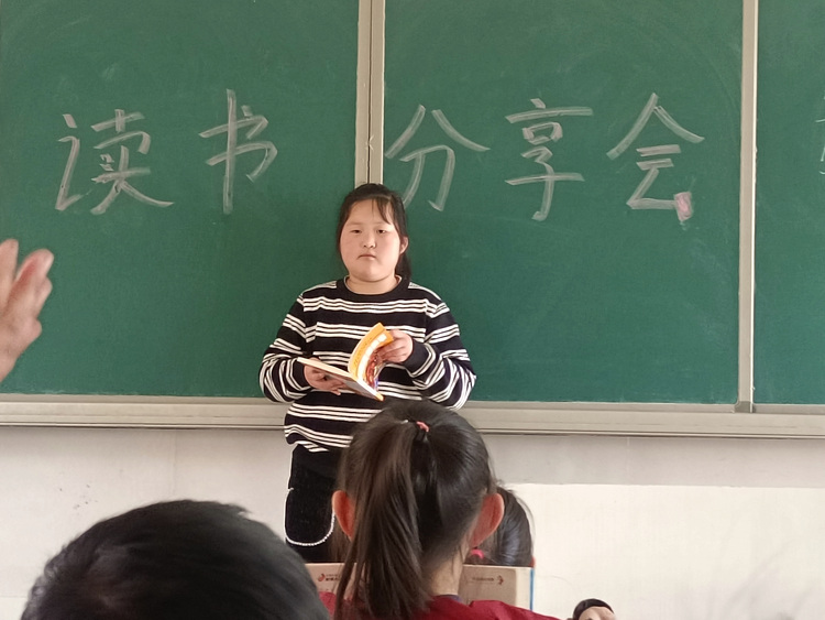 河北唐县：优化课后服务 助力多彩童年_fororder_学校组织读书分享会，学生们分享自己的读后感