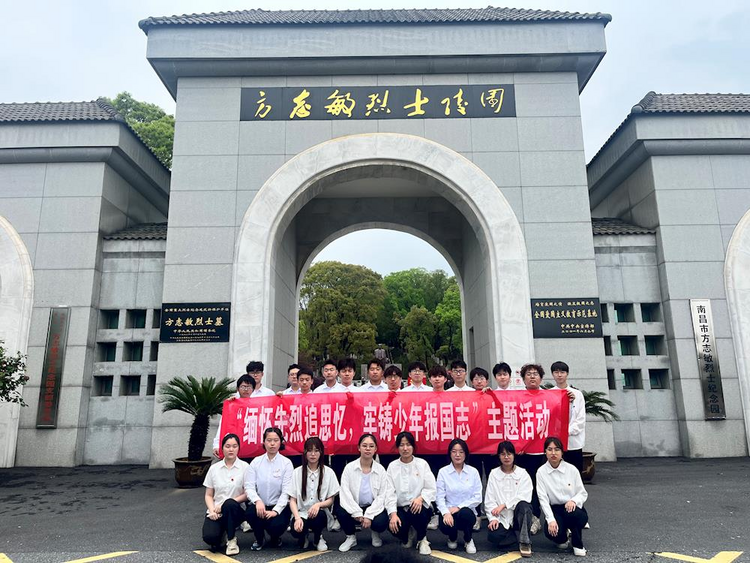 南昌航空大學舉辦“清明祭英烈”系列活動_fororder_圖片3