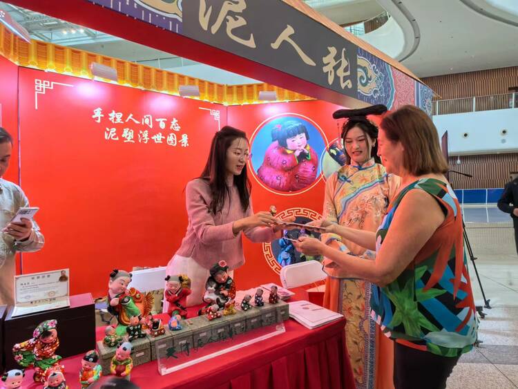 皇家加勒比“海洋旋律号”抵津 开启2日京津之旅_fororder_2