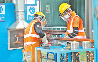 中企承建的马东铁项目创造就业机会超过1.8万个，合作的当地企业超过1900家——为促进马来西亚东西海岸互联互通贡献力量（共建“一带一路”·第一现场）