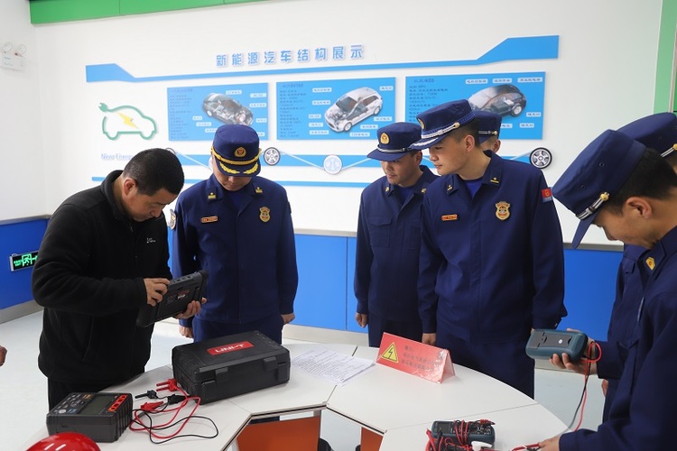 【原創】甘肅隴南:西和大隊走進職業中專學習新能源汽車知識_fororder_3