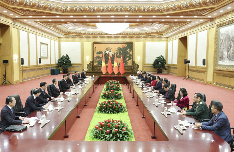 越南国会主席王庭惠图片