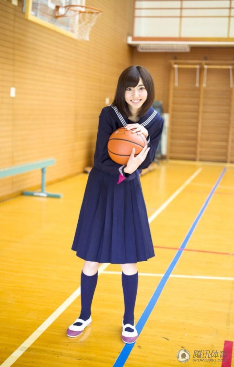 日本最可爱女高中生!19岁女星成西甲主播