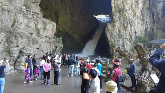 “五一”假期 贵州黄果树旅游区实现旅游收入2.28亿元_fororder_640 (1)