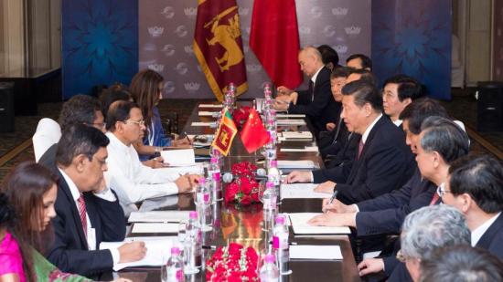 10月16日,国家主席习近平在印度果阿会见斯里兰卡总统西里塞纳