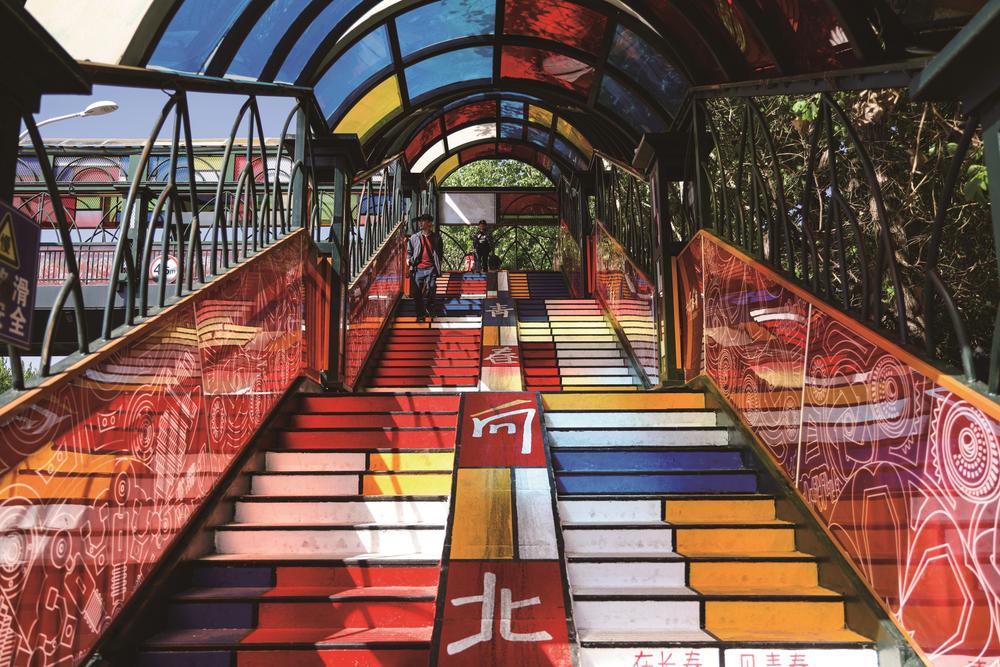 来吉大南岭校区的最美天桥，一起走花路！_fororder_a085afc0-ee31-4643-879d-dffc0be92de9