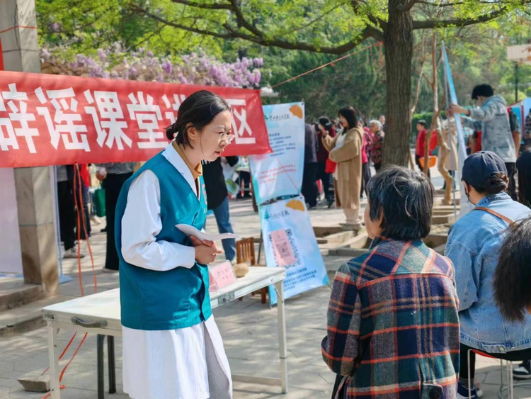 石家莊市新華區:網絡辟謠課堂進社區_fororder_圖片 2