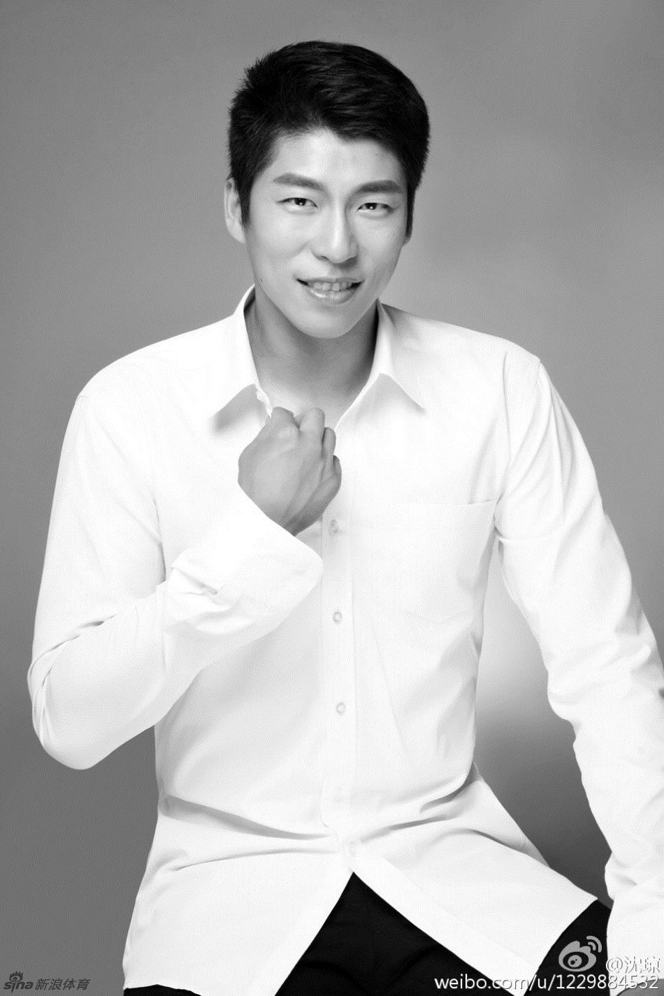 男排前国手沈琼拍时尚写真